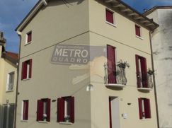 Casa Bi/Trifamiliare in Residenziale
