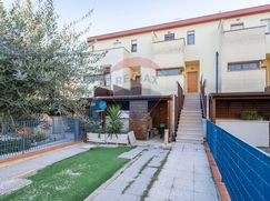 Casa Bi/Trifamiliare in Residenziale