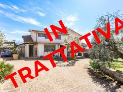 Casa Bi/Trifamiliare in Residenziale
