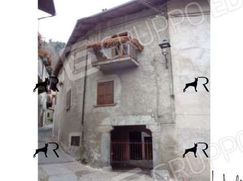 Casa Bi/Trifamiliare in Residenziale