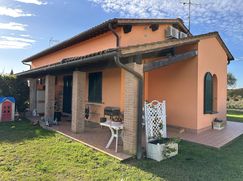 Casa Bi/Trifamiliare in Residenziale