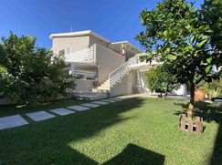 Casa Bi/Trifamiliare in Residenziale