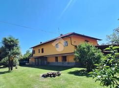 Casa Bi/Trifamiliare in Residenziale