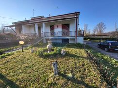 Casa Bi/Trifamiliare in Residenziale