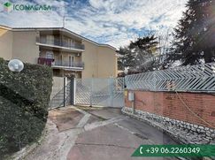 Casa Bi/Trifamiliare in Residenziale