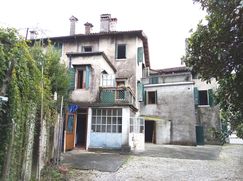 Casa Bi/Trifamiliare in Residenziale