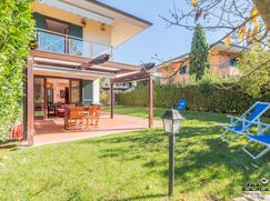 Casa Bi/Trifamiliare in Residenziale