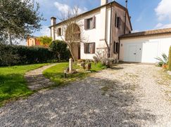 Casa Bi/Trifamiliare in Residenziale