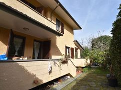 Casa Bi/Trifamiliare in Residenziale