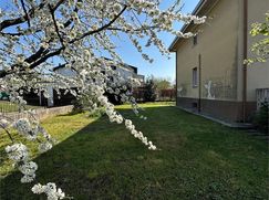 Casa Bi/Trifamiliare in Residenziale