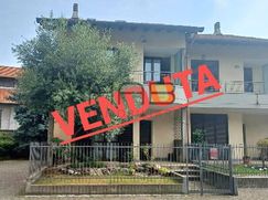Casa Bi/Trifamiliare in Residenziale