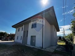 Casa Bi/Trifamiliare in Residenziale