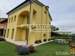 Casa Bi/Trifamiliare in Residenziale