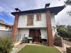 Casa Bi/Trifamiliare in Residenziale