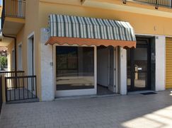 Negozio/Locale commerciale in Commerciale