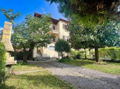 Casa Bi/Trifamiliare in Residenziale
