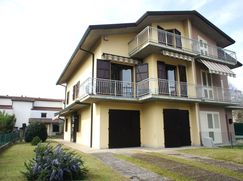 Casa Bi/Trifamiliare in Residenziale