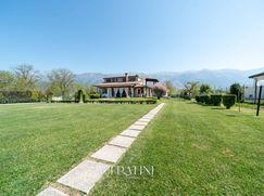 Casa Bi/Trifamiliare in Residenziale
