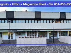 Negozio/Locale commerciale in Commerciale