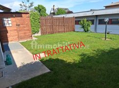 Casa Bi/Trifamiliare in Residenziale