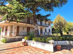 Casa Bi/Trifamiliare in Residenziale