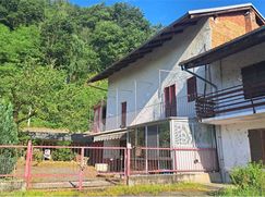 Casa Bi/Trifamiliare in Residenziale