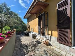 Casa Bi/Trifamiliare in Residenziale