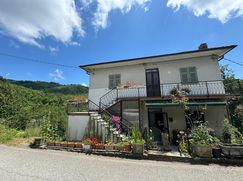 Casa Bi/Trifamiliare in Residenziale