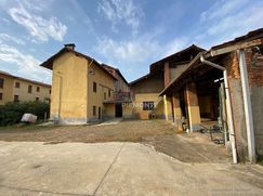 Casa Bi/Trifamiliare in Residenziale