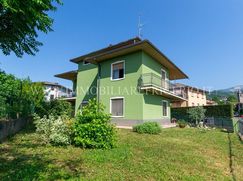 Casa Bi/Trifamiliare in Residenziale