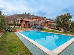 Casa Bi/Trifamiliare in Residenziale
