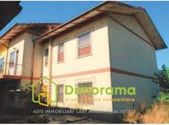 Casa Bi/Trifamiliare in Residenziale