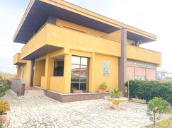 Casa Bi/Trifamiliare in Residenziale