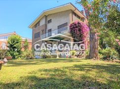 Casa Bi/Trifamiliare in Residenziale