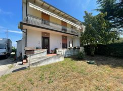 Casa Bi/Trifamiliare in Residenziale