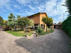 Casa Bi/Trifamiliare in Residenziale