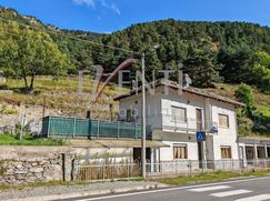 Casa Bi/Trifamiliare in Residenziale