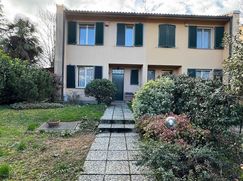 Casa Bi/Trifamiliare in Residenziale