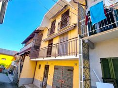 Casa Bi/Trifamiliare in Residenziale