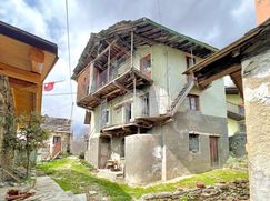 Casa Bi/Trifamiliare in Residenziale