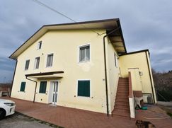 Casa Bi/Trifamiliare in Residenziale
