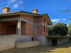 Casa Bi/Trifamiliare in Residenziale