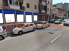 Negozio/Locale commerciale in Commerciale