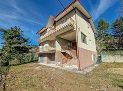 Casa Bi/Trifamiliare in Residenziale