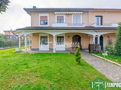 Casa Bi/Trifamiliare in Residenziale