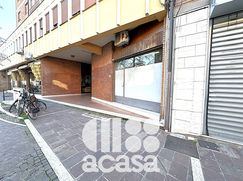 Negozio/Locale commerciale in Commerciale