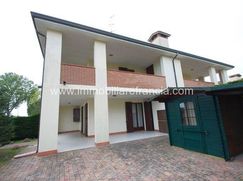 Casa Bi/Trifamiliare in Residenziale