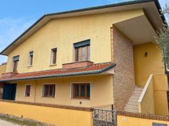 Casa Bi/Trifamiliare in Residenziale