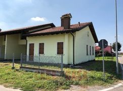 Casa Bi/Trifamiliare in Residenziale