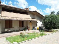 Casa Bi/Trifamiliare in Residenziale